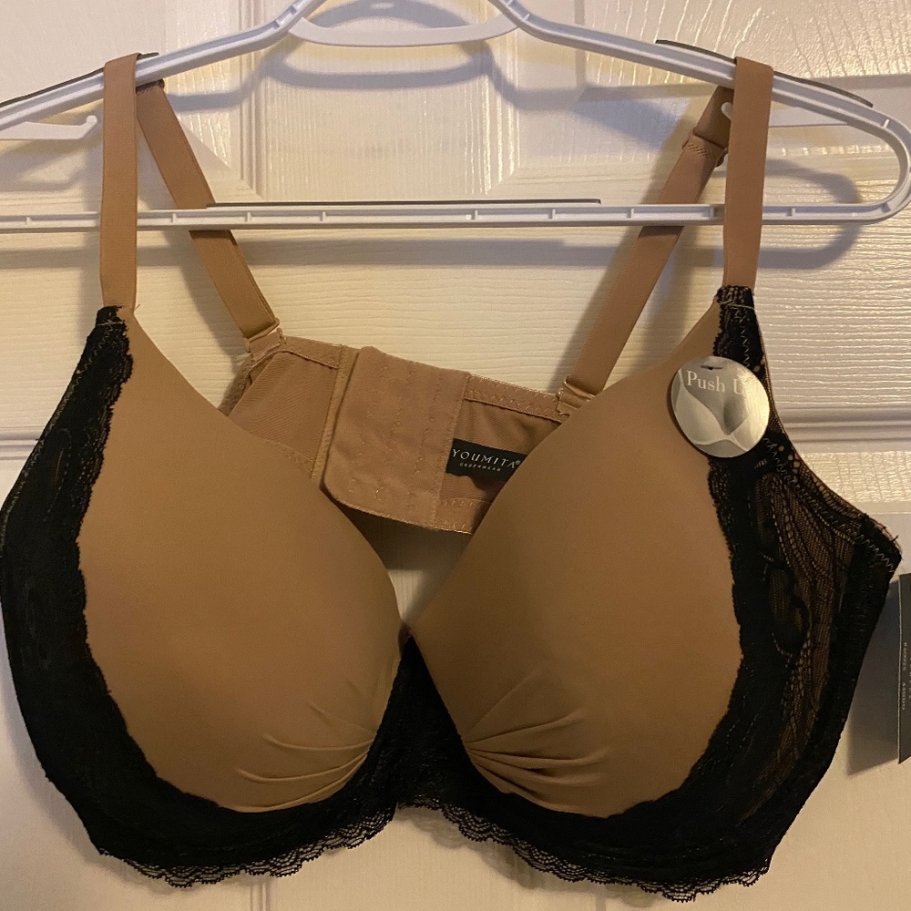 Beautiful tan and black bra Size 44 ddd but fits more like a 44 dd